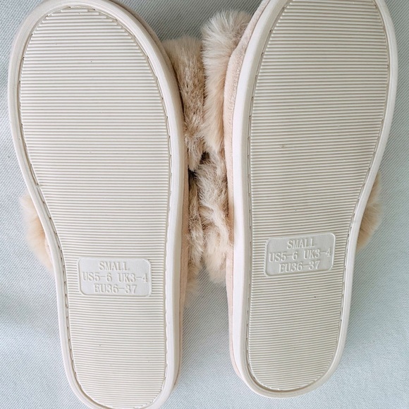 PARLOVABLE Women's Small 5/6 Open Toe Slippers Soft Plush Furry Beige NIB - Picture 11 of 12